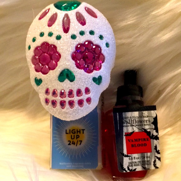 SUGAR SKULL NIGHTLIGHT
WALLFLOWER & ANY REFILL SCENT - Picture 3 of 9